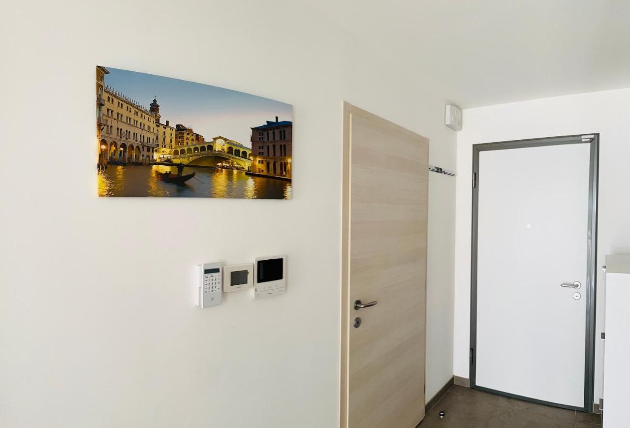 Lac Arte Postale Annecy Luaran gambar