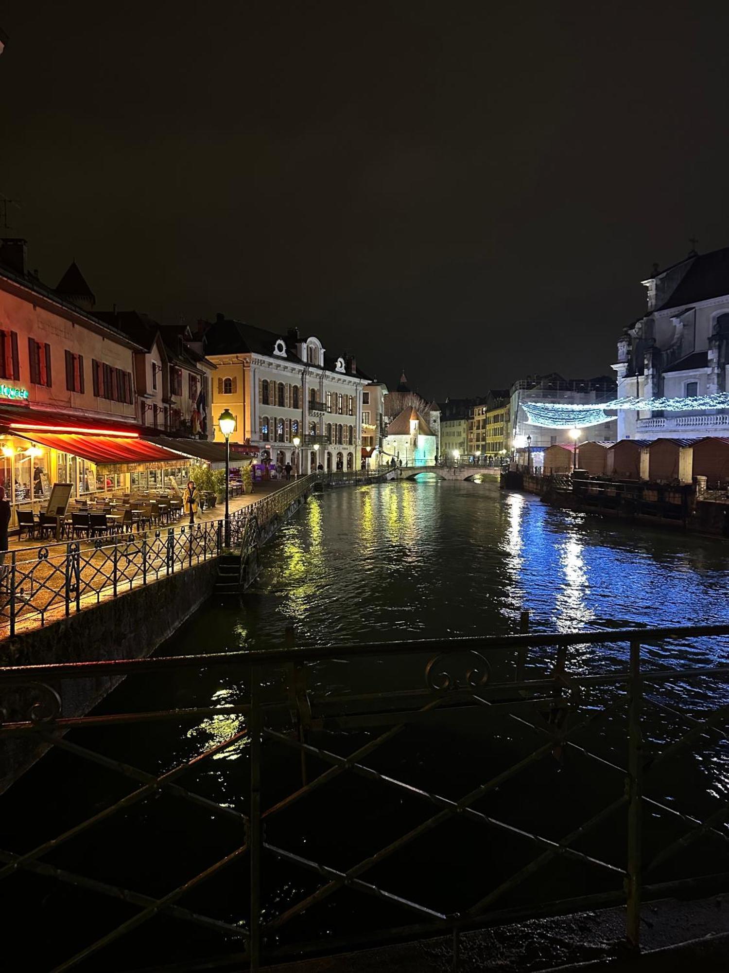 Lac Arte Postale Annecy Luaran gambar